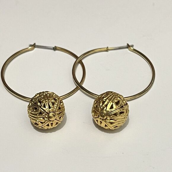 Vintage Gold Filigree Ball Dangle Charm Hoop Earrings Victorian - Picture 2 of 4